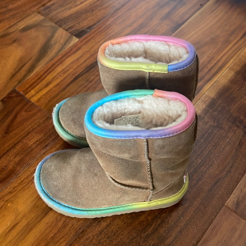Toddler size 10 Uggs